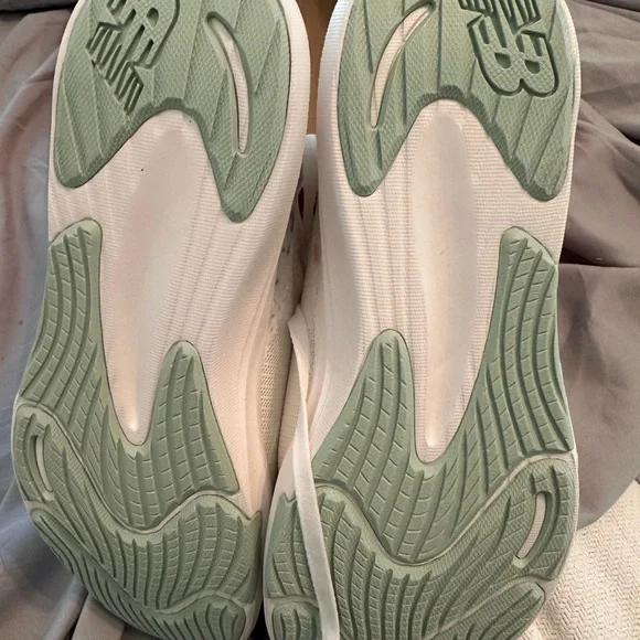 New Balance White and Floral Women's Sneakers - Picture 2 of 5